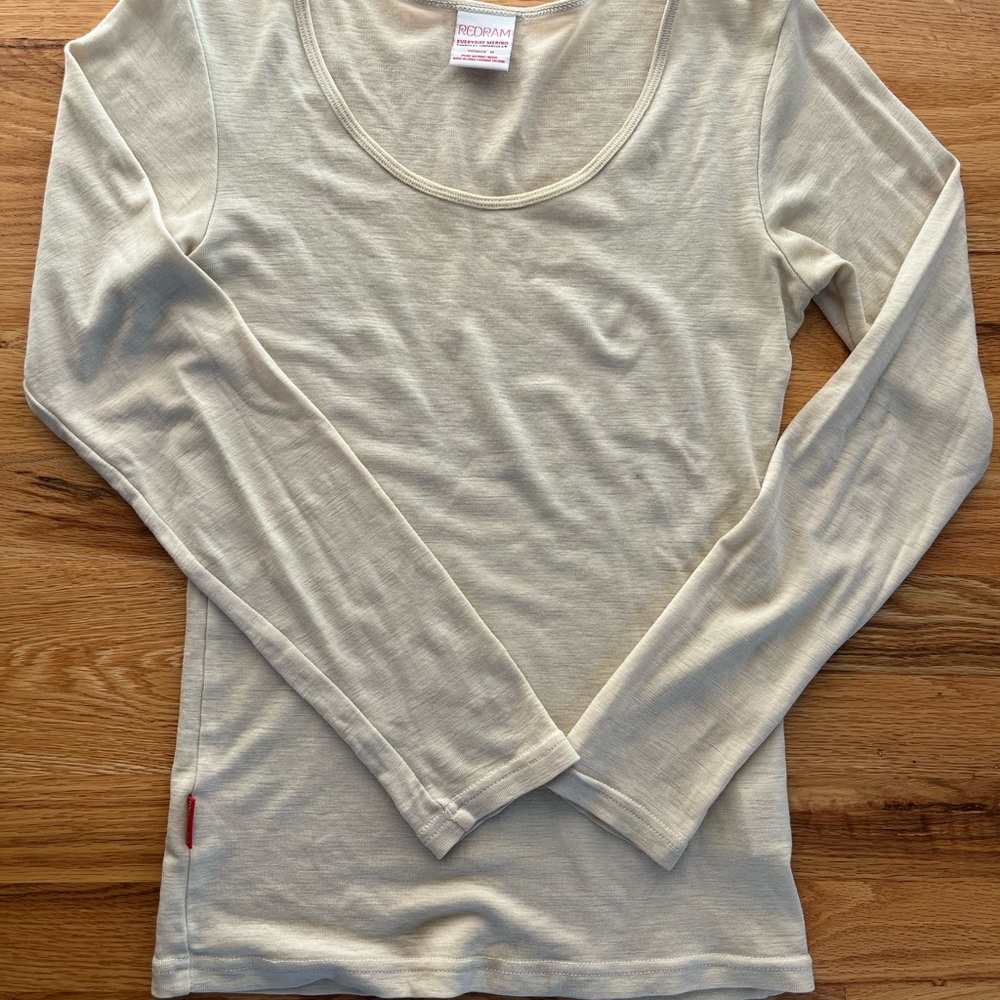 Redram (Icebreaker) 100% Merino Wool long sleeve scoop neck top